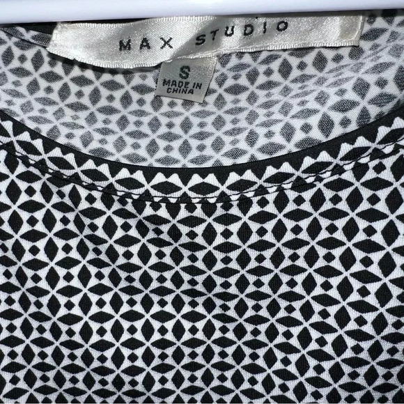 Max Studio Women’s Geometric Black and Green Tunic Style Business Casual Blouse - Picture 3 of 5